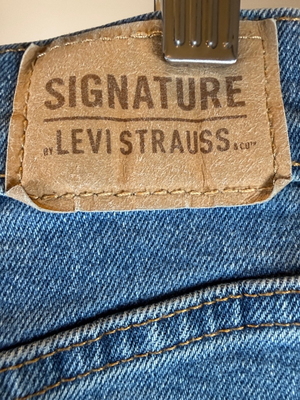 Signature by Levi Strauss Straight-Leg Light Blue Cargo Jeans. Size 6 - Picture 7 of 11